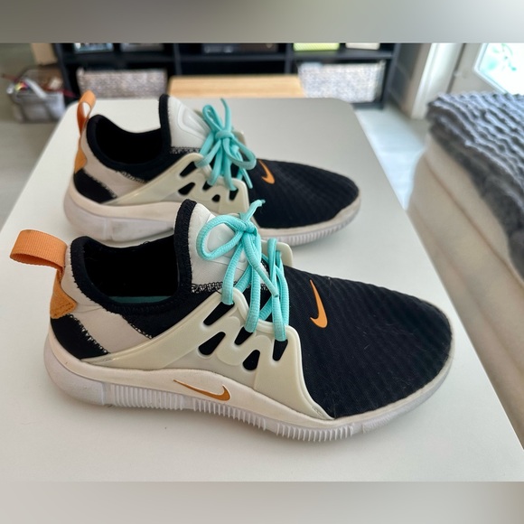 Nike Training Shoe - Picture 2 of 5